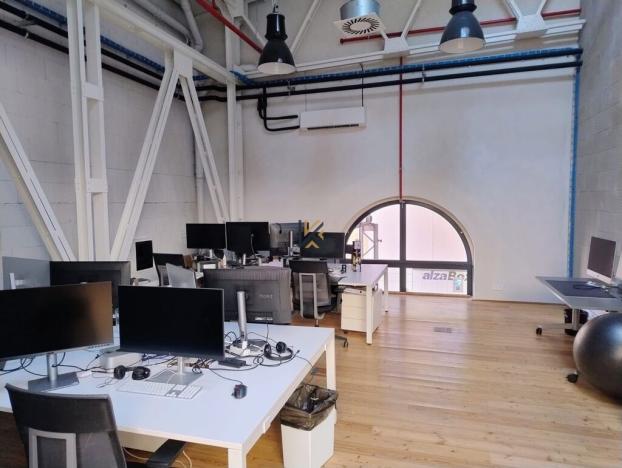 Pronájem kanceláře, Praha - Karlín, Pernerova, 595 m2