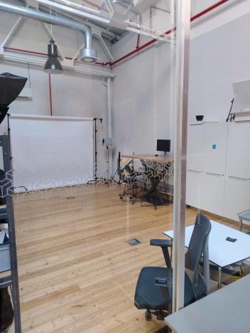 Pronájem kanceláře, Praha - Karlín, Pernerova, 595 m2