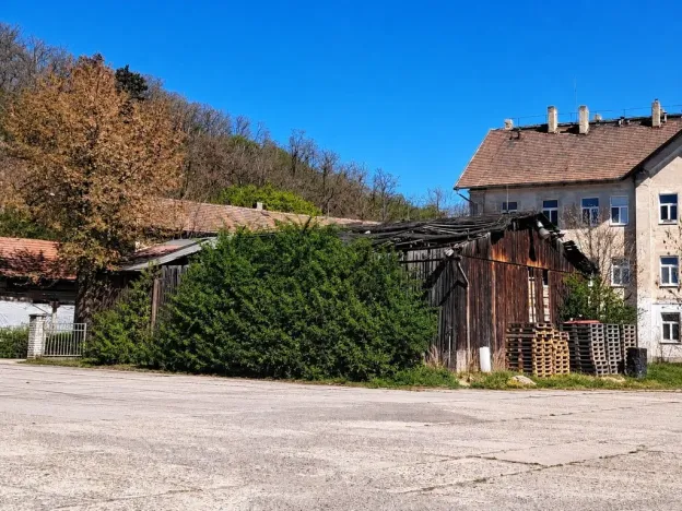 Pronájem komerčního pozemku, Zákolany, 300 m2