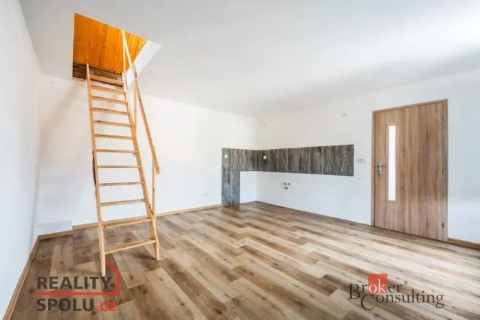 Prodej bytu 2+kk, Hoštice, 77 m2