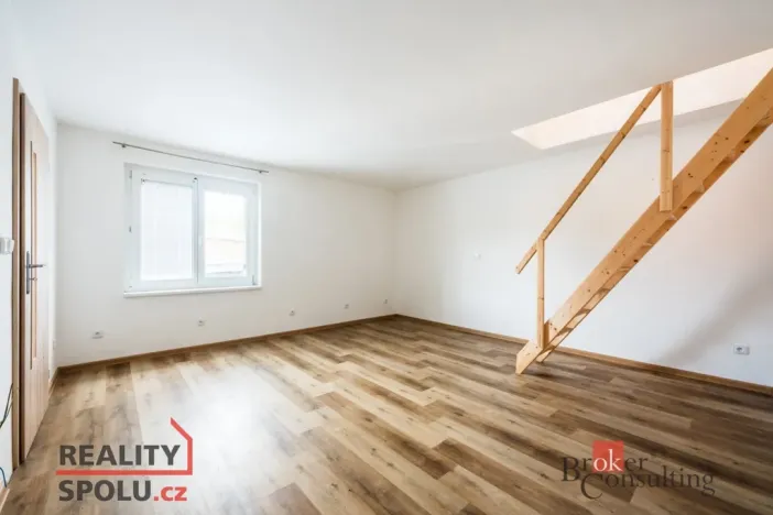 Prodej bytu 2+kk, Hoštice, 77 m2