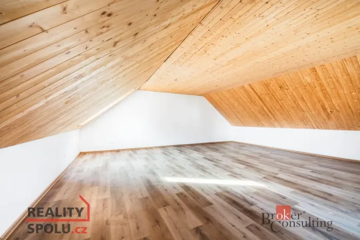 Prodej bytu 2+kk, Hoštice, 77 m2