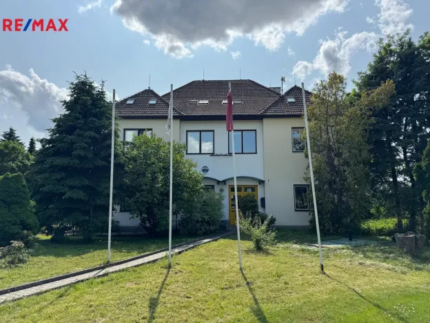 Prodej komerční nemovitosti, Kunovice, Osvobození, 1573 m2