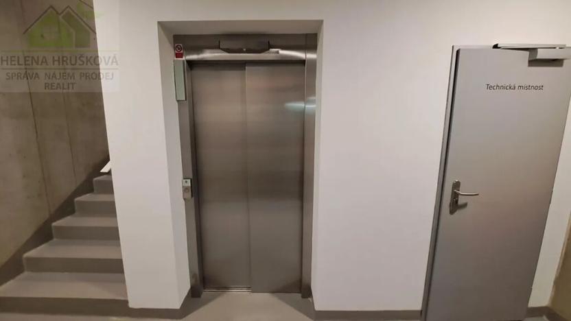 Pronájem garážového stání, Ostrava, Pivovarská, 12 m2