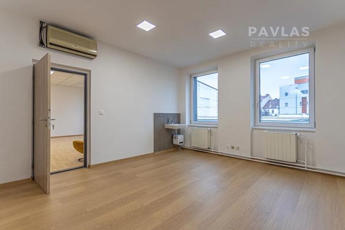 Pronájem kanceláře, České Budějovice, Rudolfovská tř., 170 m2