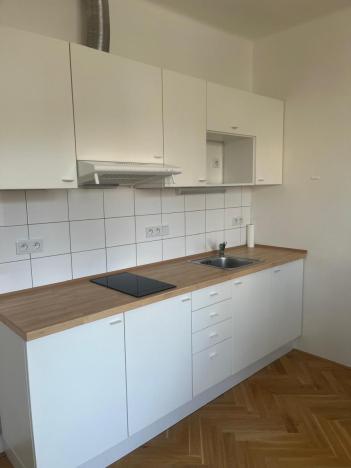 Pronájem bytu 1+kk, Praha - Bubeneč, Ve struhách, 32 m2