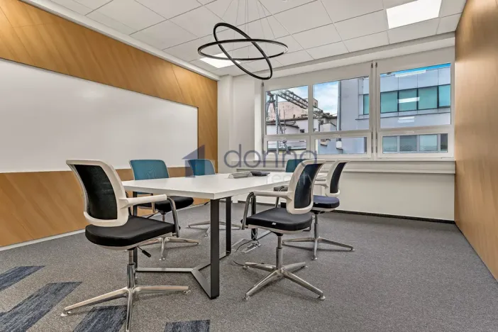 Pronájem kanceláře, Praha - Karlín, Sokolovská, 342 m2