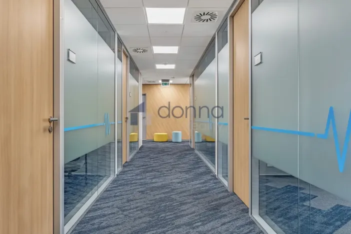 Pronájem kanceláře, Praha - Karlín, Sokolovská, 342 m2