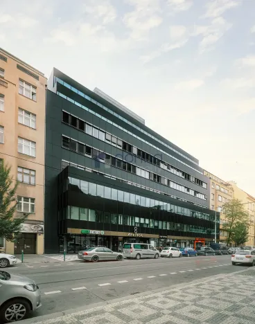 Pronájem kanceláře, Praha - Karlín, Sokolovská, 635 m2