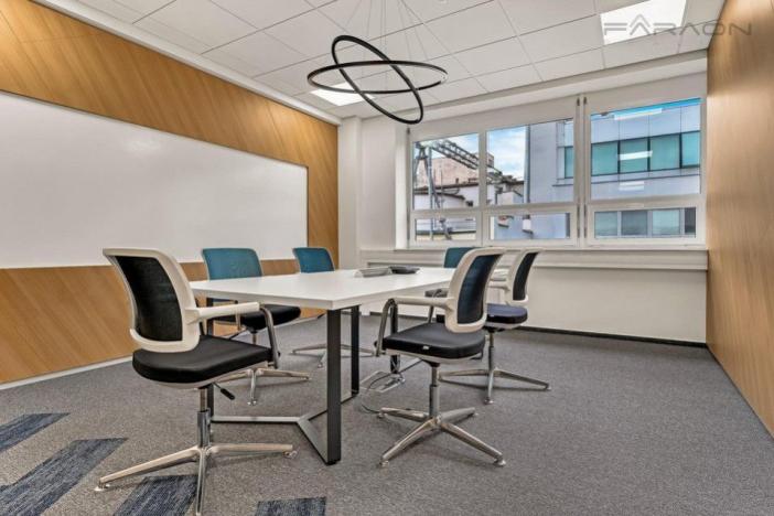 Pronájem kanceláře, Praha - Karlín, Sokolovská, 342 m2