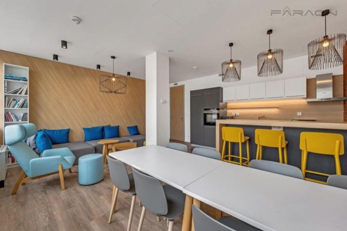 Pronájem kanceláře, Praha - Karlín, Sokolovská, 342 m2