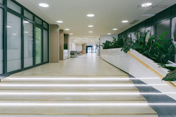 Pronájem kanceláře, Praha - Karlín, Sokolovská, 342 m2