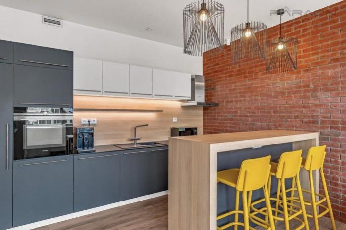 Pronájem kanceláře, Praha - Karlín, Sokolovská, 342 m2