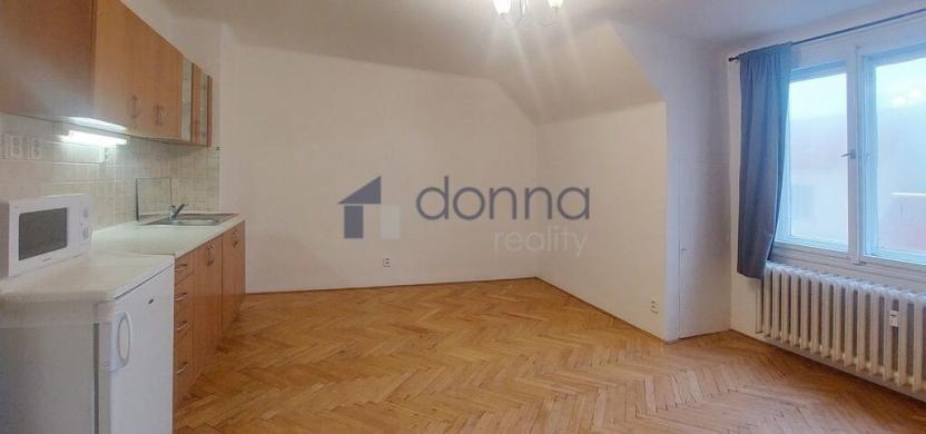 Pronájem bytu 1+kk, Praha - Vinohrady, Mikovcova, 31 m2