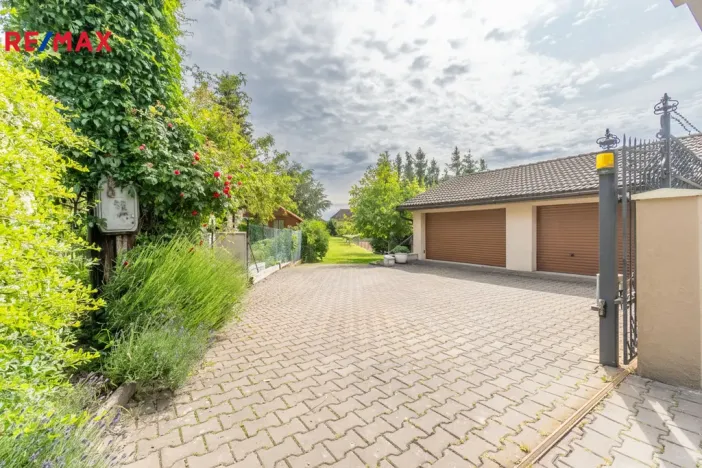 Prodej vícegeneračního domu, Černolice, Pod Hůrkou, 420 m2