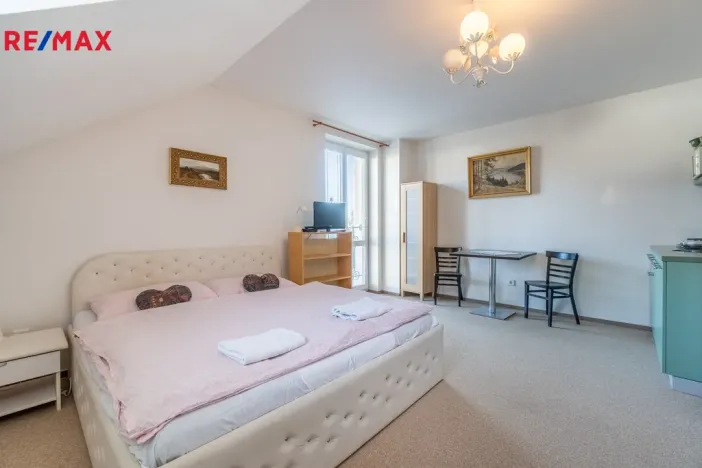 Prodej vícegeneračního domu, Černolice, Pod Hůrkou, 420 m2