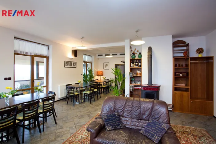 Prodej ubytování, Černolice, Pod Hůrkou, 420 m2