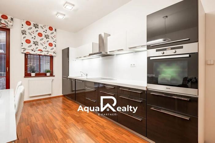 Prodej bytu 3+1, Karlovy Vary, Zámecký vrch, 99 m2