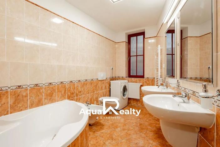 Prodej bytu 3+1, Karlovy Vary, Zámecký vrch, 99 m2