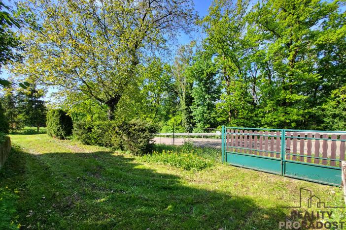 Prodej zahrady, Úžice, 1680 m2