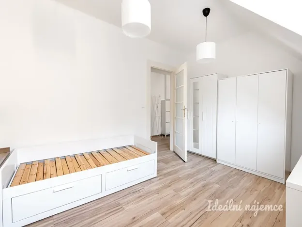 Pronájem bytu 2+kk, Praha - Podolí, Jeremenkova, 46 m2