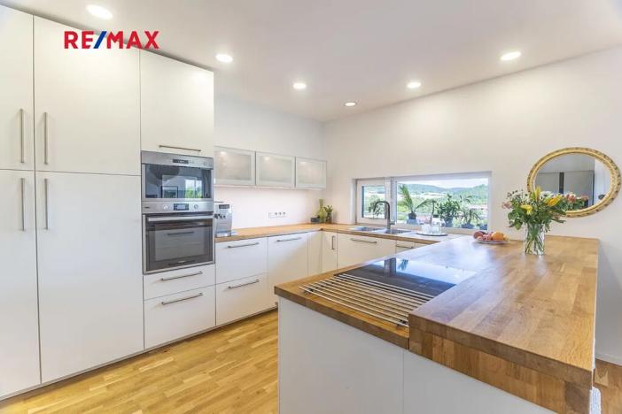 Prodej vícegeneračního domu, Bavoryně, 194 m2