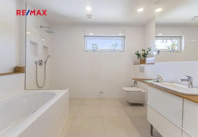 Prodej vícegeneračního domu, Bavoryně, 194 m2