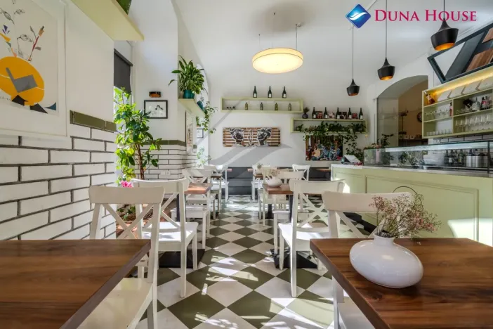 Pronájem obchodního prostoru, Praha - Karlín, Sokolovská, 179 m2