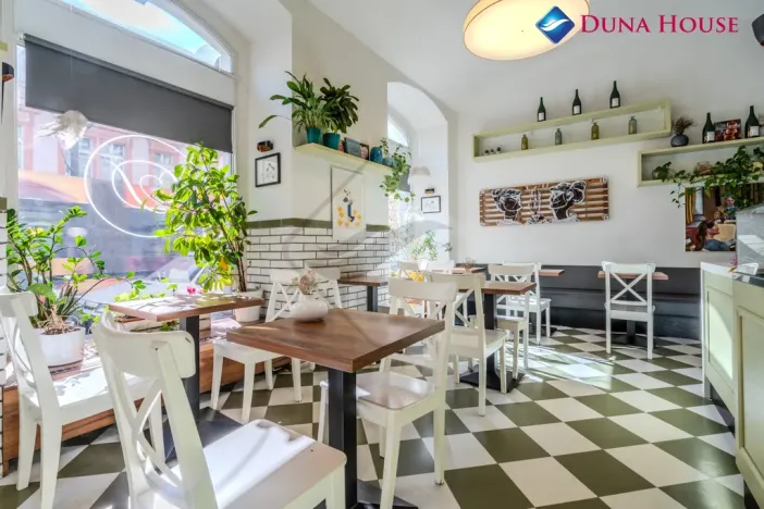 Pronájem obchodního prostoru, Praha - Karlín, Sokolovská, 179 m2