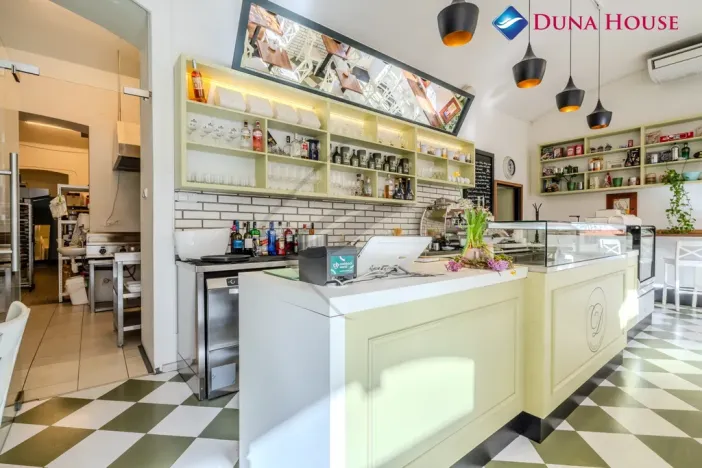 Pronájem obchodního prostoru, Praha - Karlín, Sokolovská, 179 m2