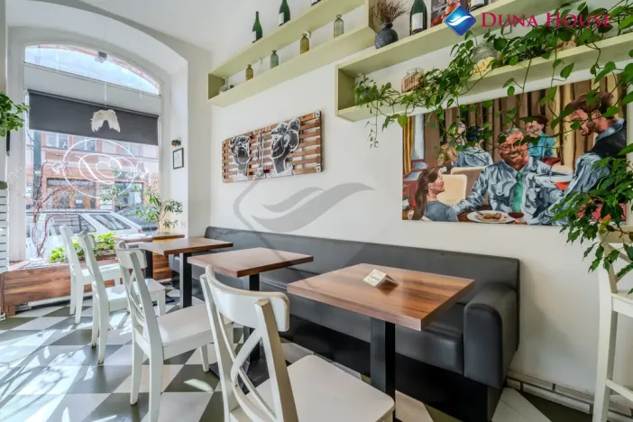 Pronájem obchodního prostoru, Praha - Karlín, Sokolovská, 179 m2