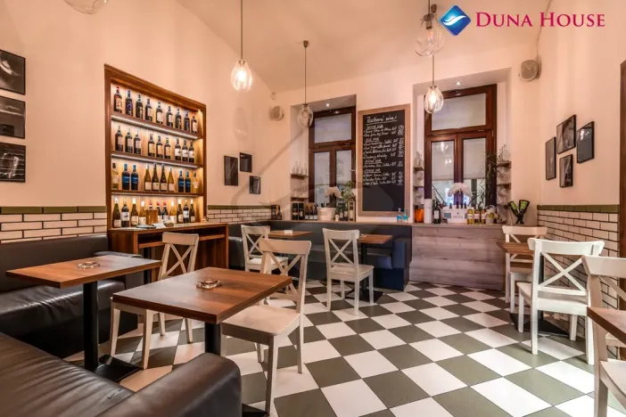 Pronájem obchodního prostoru, Praha - Karlín, Sokolovská, 179 m2