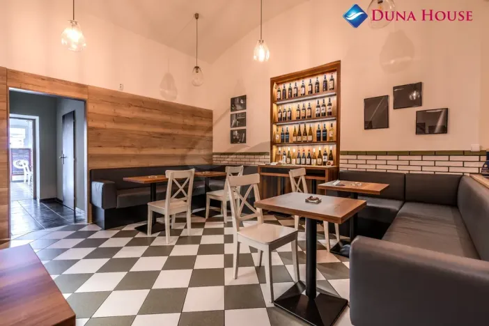 Pronájem obchodního prostoru, Praha - Karlín, Sokolovská, 179 m2