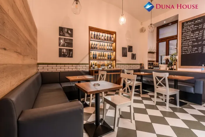 Pronájem obchodního prostoru, Praha - Karlín, Sokolovská, 179 m2