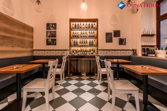 Pronájem obchodního prostoru, Praha - Karlín, Sokolovská, 179 m2