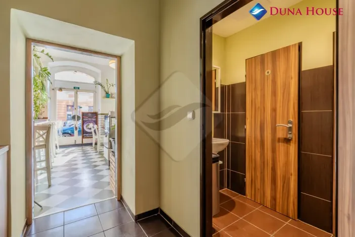 Pronájem obchodního prostoru, Praha - Karlín, Sokolovská, 179 m2