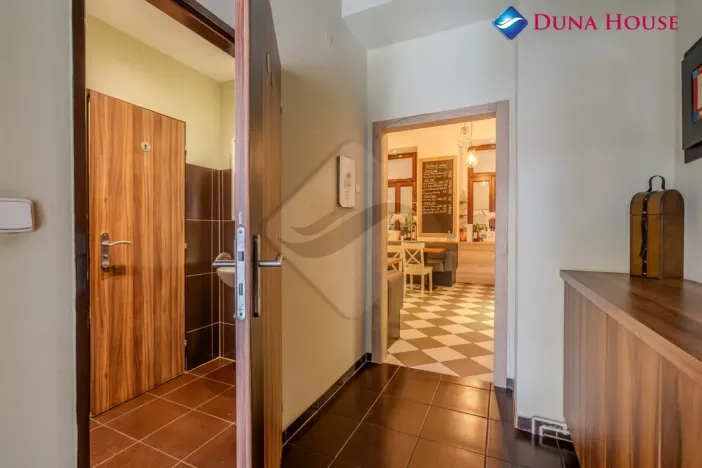 Pronájem obchodního prostoru, Praha - Karlín, Sokolovská, 179 m2