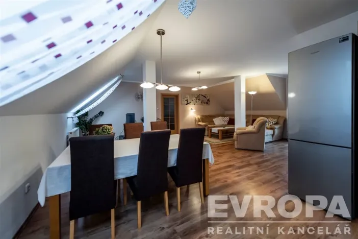 Prodej rodinného domu, Jesenice, Budějovická, 400 m2