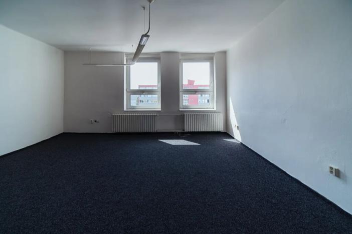 Pronájem kanceláře, Pardubice, Pernerova, 20 m2