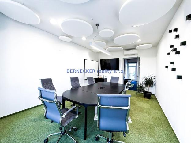 Pronájem kanceláře, Hradec Králové, třída Karla IV., 240 m2
