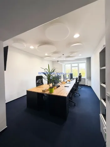 Pronájem kanceláře, Hradec Králové, třída Karla IV., 240 m2