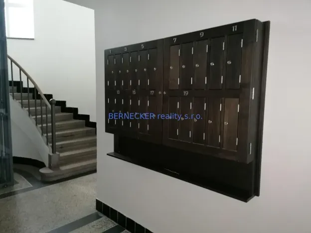 Pronájem kanceláře, Hradec Králové, třída Karla IV., 240 m2