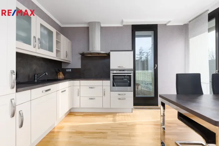 Prodej bytu 2+kk, Karlovy Vary, Pražská silnice, 63 m2
