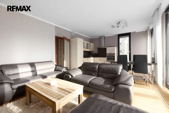 Prodej bytu 2+kk, Karlovy Vary, Pražská silnice, 63 m2