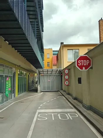 Pronájem obchodního prostoru, Praha - Karlín, Křižíkova, 25 m2