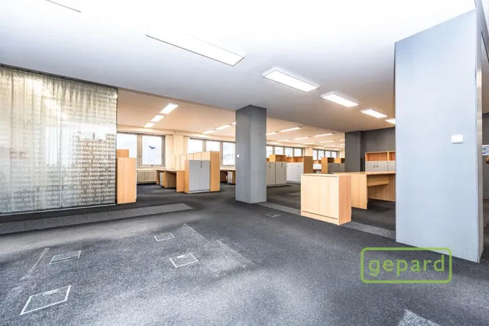 Pronájem kanceláře, Praha - Motol, Plzeňská, 653 m2