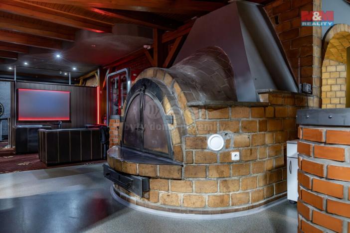 Prodej restaurace, Černotín, 2100 m2