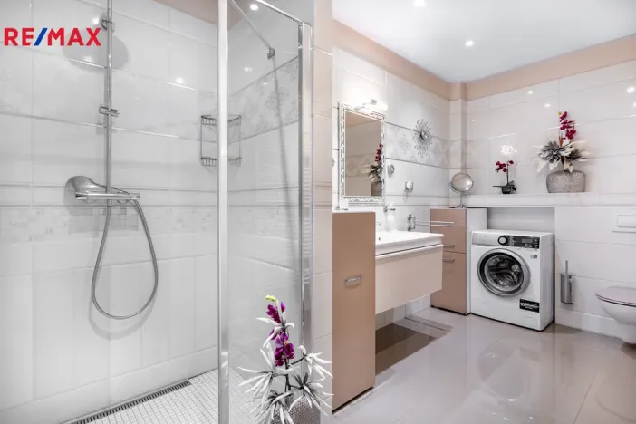 Prodej rodinného domu, Karlovy Vary - Dvory, Chebská, 256 m2