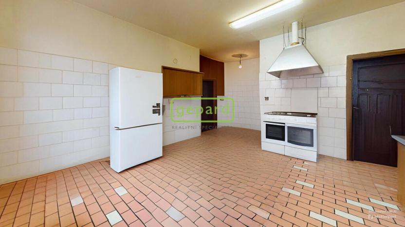 Prodej restaurace, Hora Svaté Kateřiny, nám. Pionýrů, 807 m2