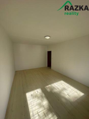 Pronájem bytu 2+1, Chodová Planá, sídliště Lučina, 64 m2